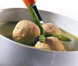 Velouté d'asperges et boulettes de poulet